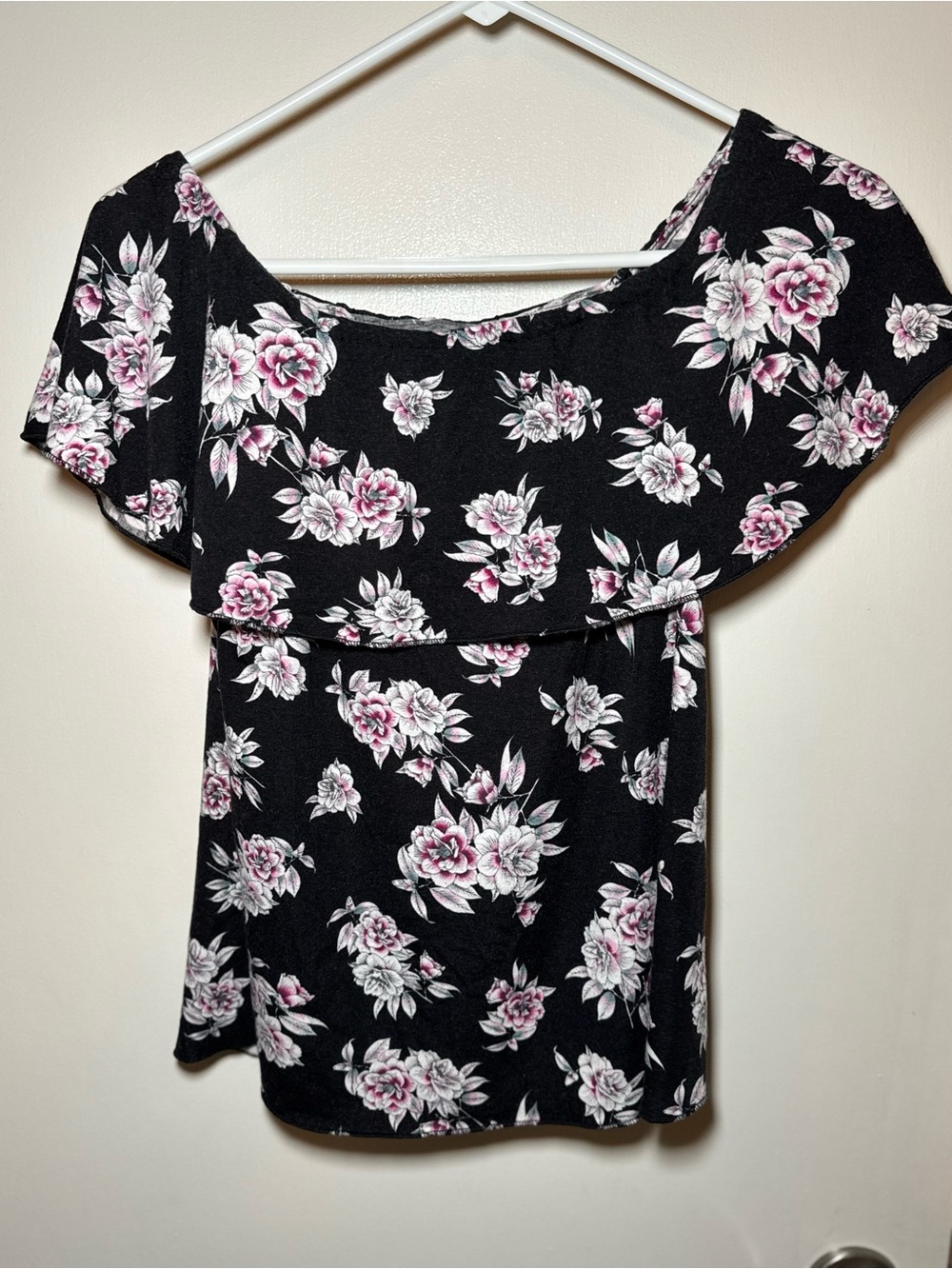 Off-Shoulder Floral Blouse in Black and Pink